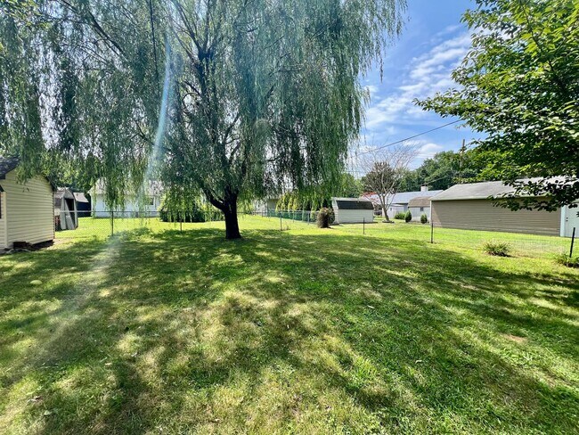Building Photo - 3-Bedroom Single Family Home in Bristol! A...
