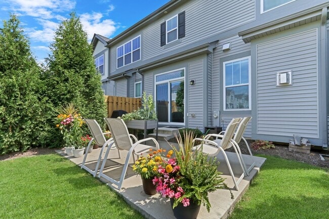 Building Photo - 3227 N Heritage Ln