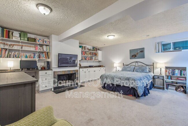 Building Photo - 10343 Bushman Dr