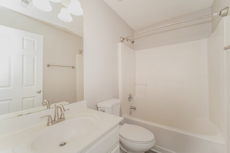 Building Photo - 10315 Wakerobin Ln