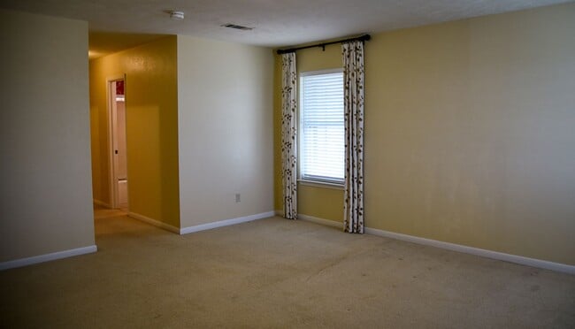Building Photo - Country Home with 3 Bedrooms and 2 Baths