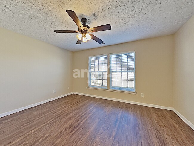 Building Photo - 1002 Mallory Ln
