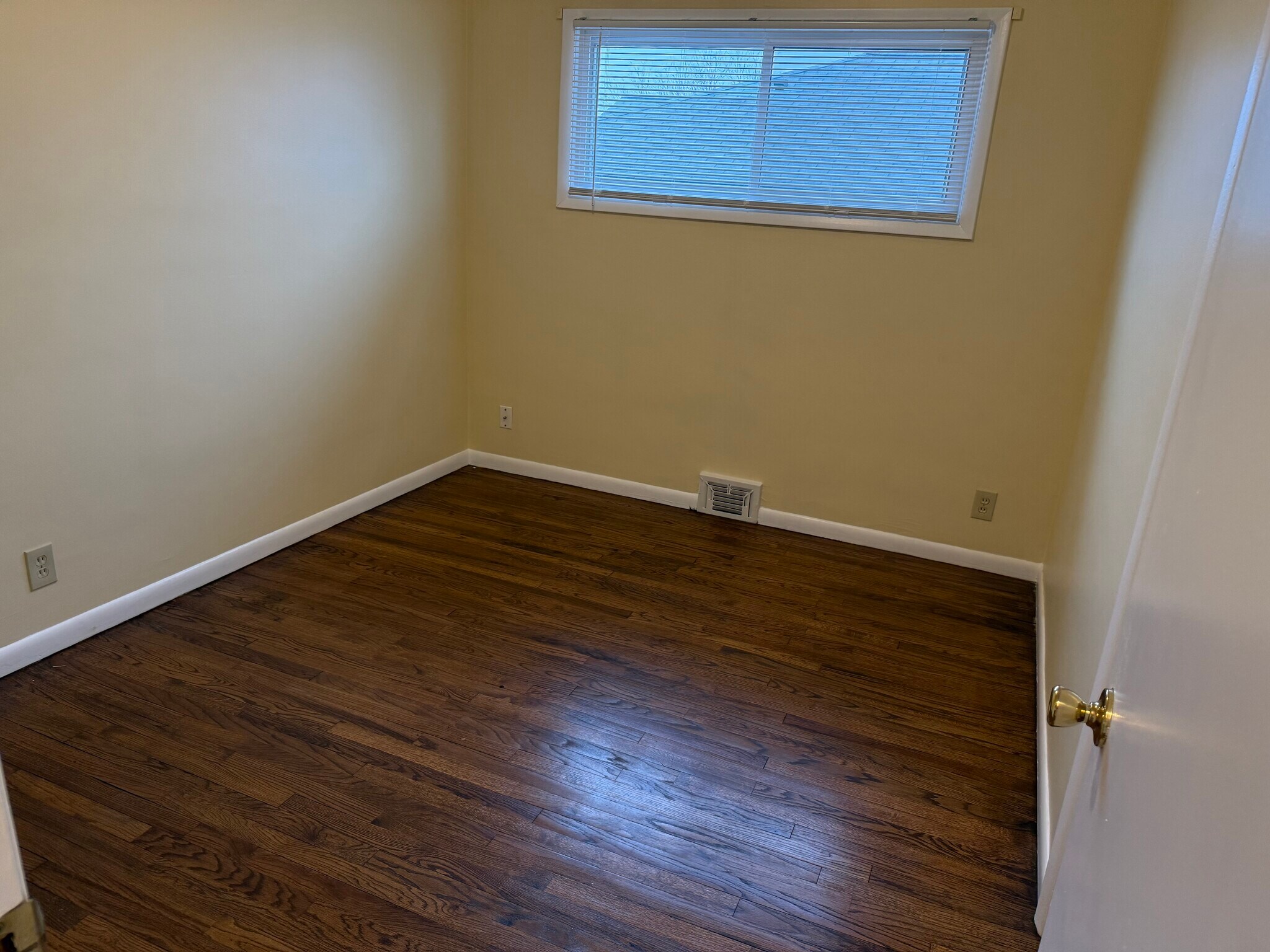 Building Photo - 5409 E 131st St