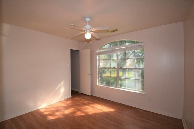 Building Photo - 15618 Lost Maples Dr
