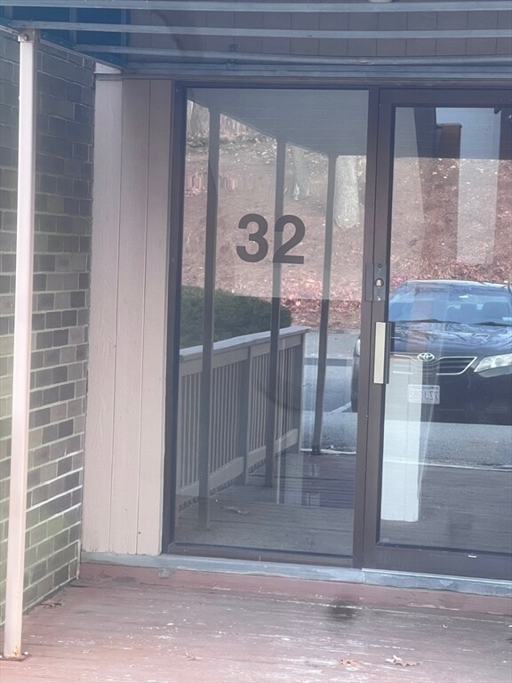 Building Photo - 32 Shrewsbury Green Dr