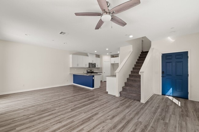 Building Photo - Beautiful Home in Hyde Park Community