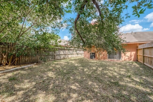 Building Photo - 11009 Crenchrus Ct