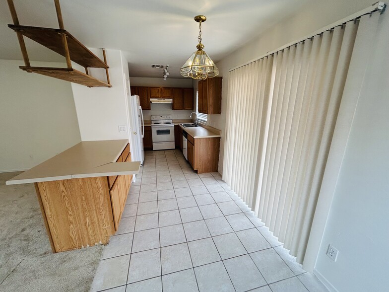 Building Photo - 2026 W Townley Ave
