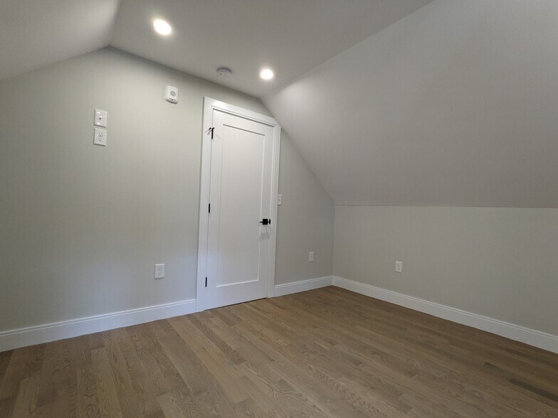 Building Photo - 46 Ridgemont St