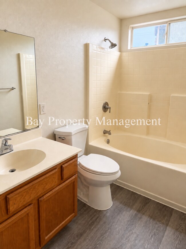 Building Photo - 1001 Highpoint Ct