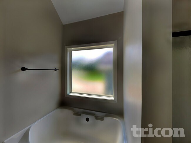 Building Photo - 104 Logan Creek Ct