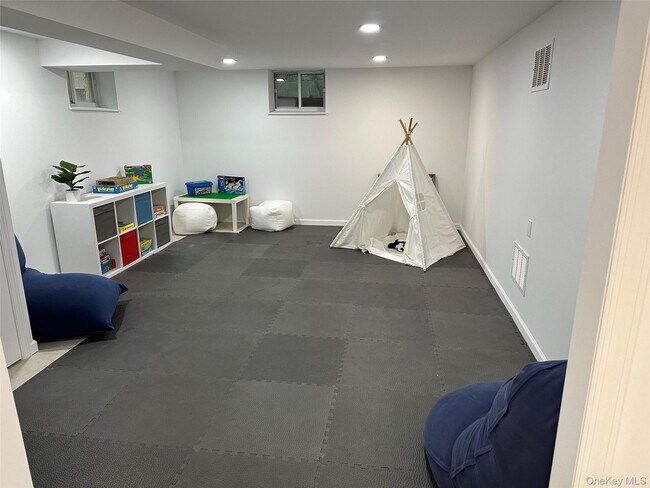 Building Photo - 88 Spier Rd