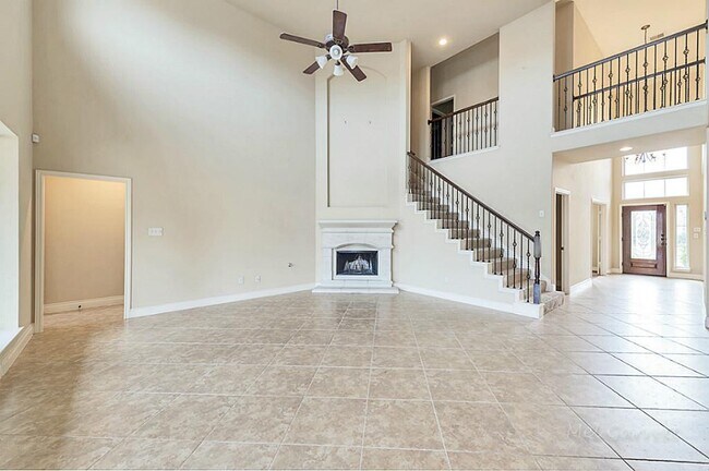 Building Photo - 28810 Davenport Dr