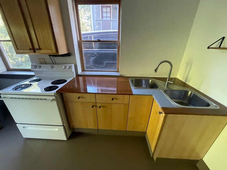 kitchen - 127 Flint St