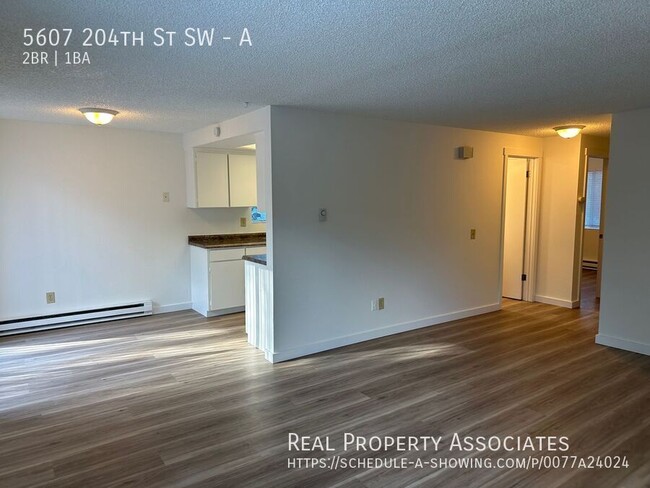 Building Photo - Lynnwood 2 Bedroom Available