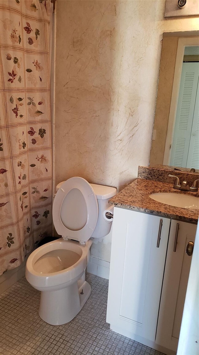 Building Photo - 2216 N Cypress Bend Dr