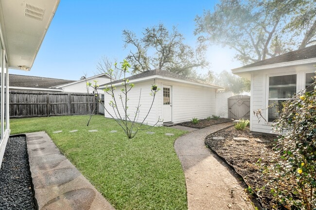 Building Photo - 602 W Castle Harbour Dr