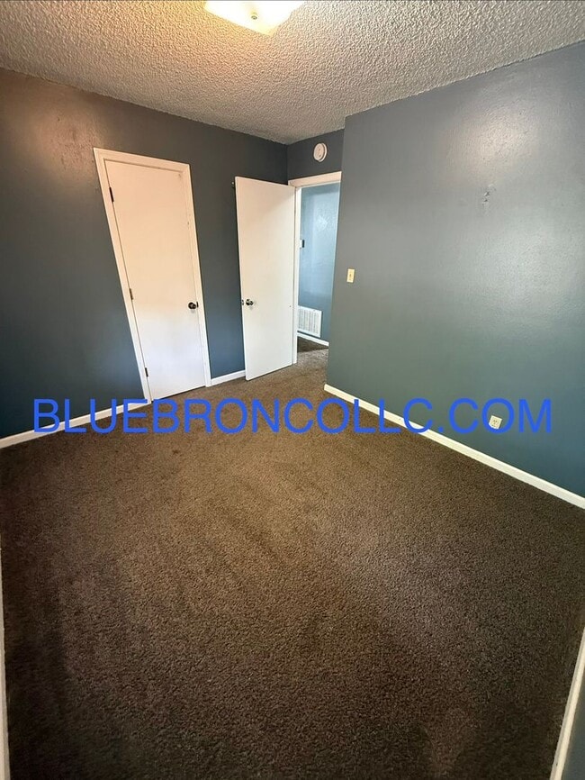 Building Photo - Cute 2 bedroom 1 bathroom home with a 1 car garage