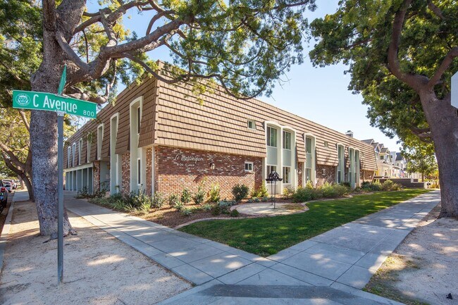 Building Photo - Water, Cable, Trash Included in this Beautiful 2 Bedroom Unfurnished Condo w/AC!