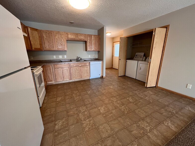 Building Photo - 1563 Gunston Dr