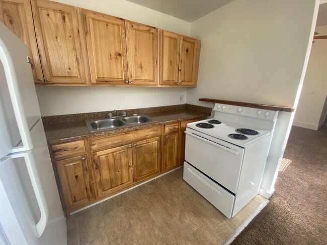 Building Photo - 729 E Linden Ave