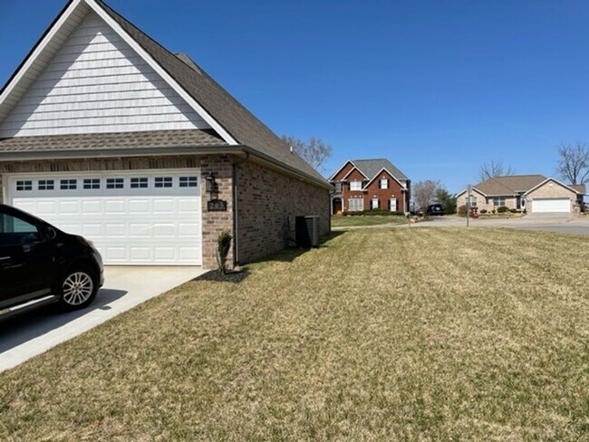 Building Photo - Maryville 37801 - 3 bedroom, 2 bath - call Ed Johnson 865-924-5045