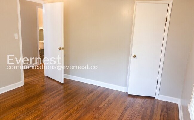 Building Photo - 4 Bed, 2 Bath Home with Fenced Yard / Pet-Friendly / Available Now!