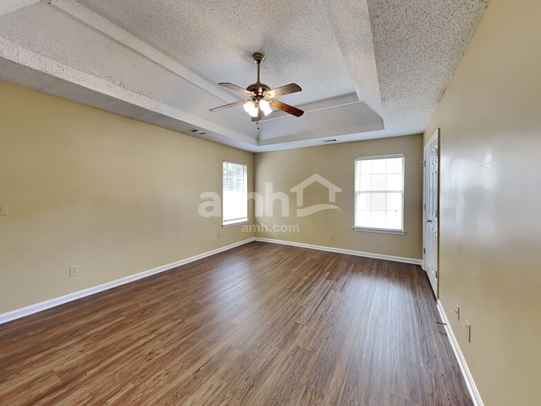 Building Photo - 1642 Village Place Cir NE