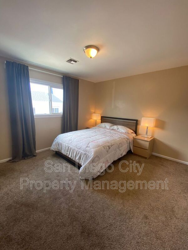 Building Photo - 5442 San Onofre Terrace