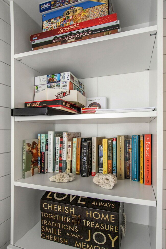 Building Photo - 2081 N Betty Ln