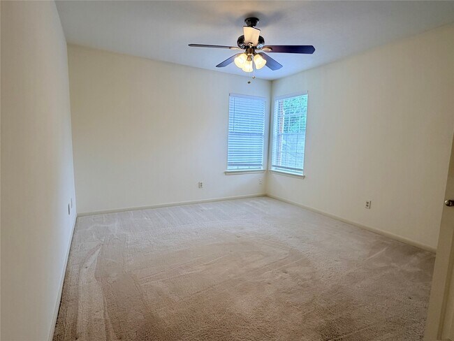 Building Photo - 3306 Vista Lake Dr