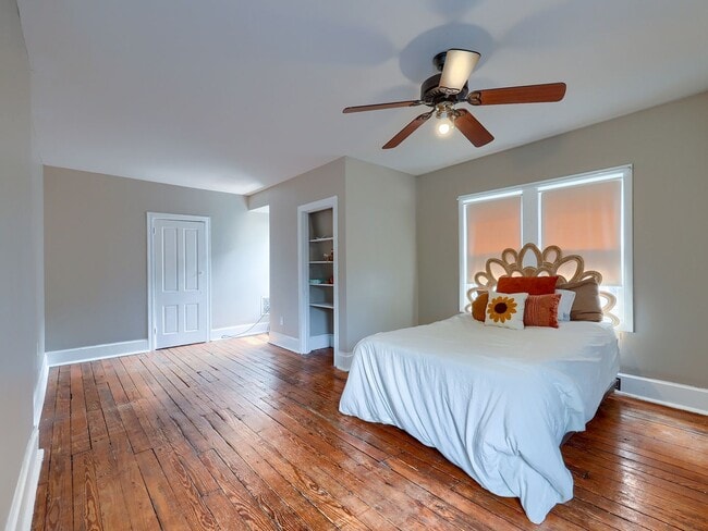 Building Photo - Large Updated 4 BR Home!