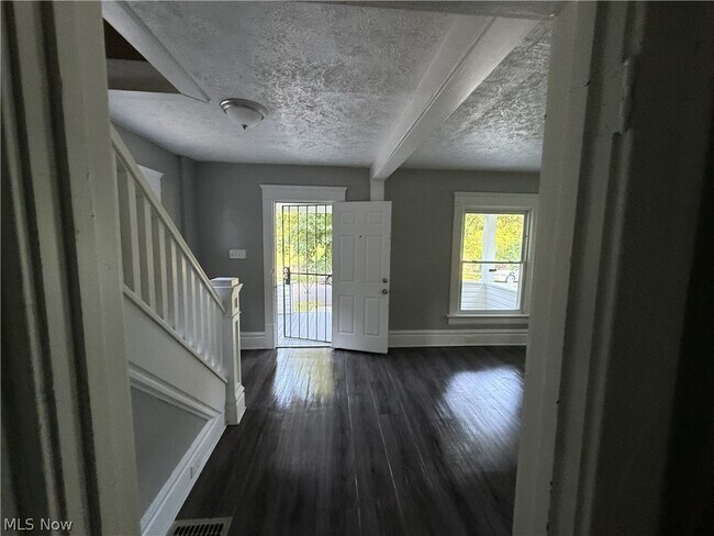 Building Photo - 958 Haynes St