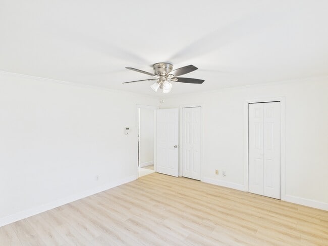 Building Photo - 9526 Meadowcroft Dr