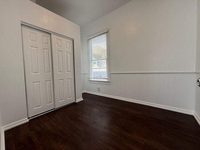 Building Photo - Beautiful 2 Bedroom House With Private Bac...