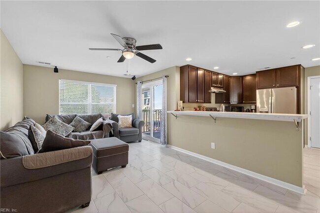 Building Photo - 1218 W Ocean View Ave