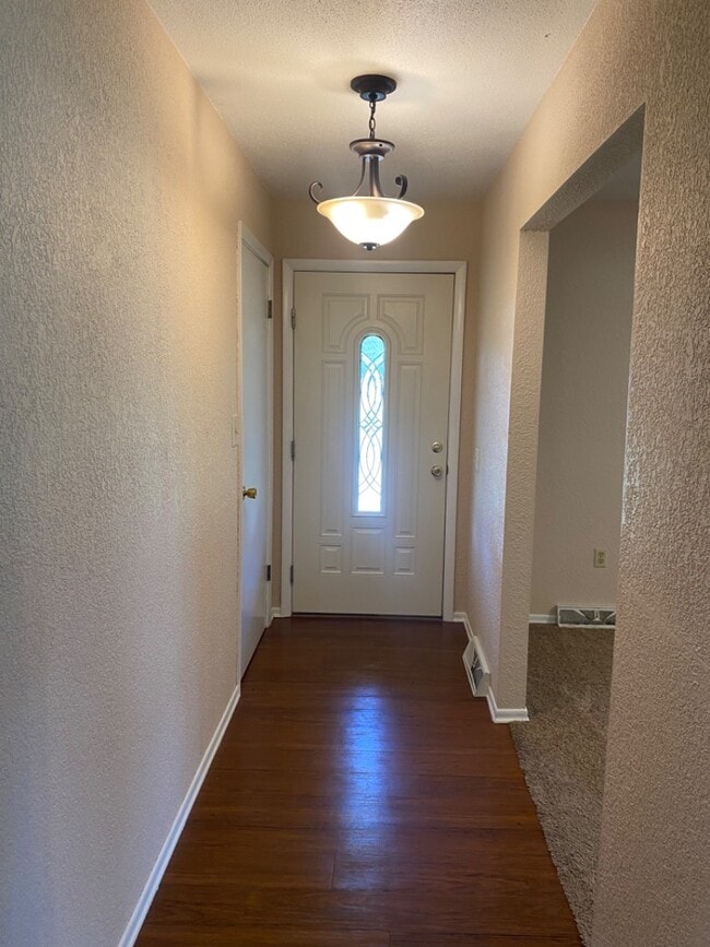 Building Photo - 1002 Glenn Dr