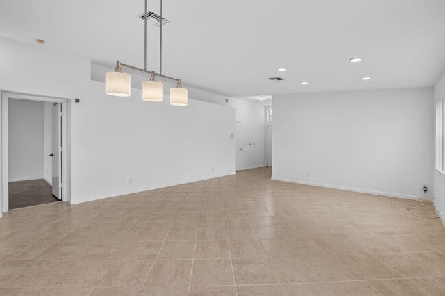 Building Photo - 15415 Summer Lake Dr