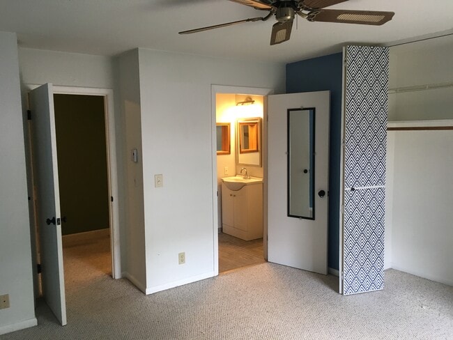 Building Photo - 280 Ledgewood Cir