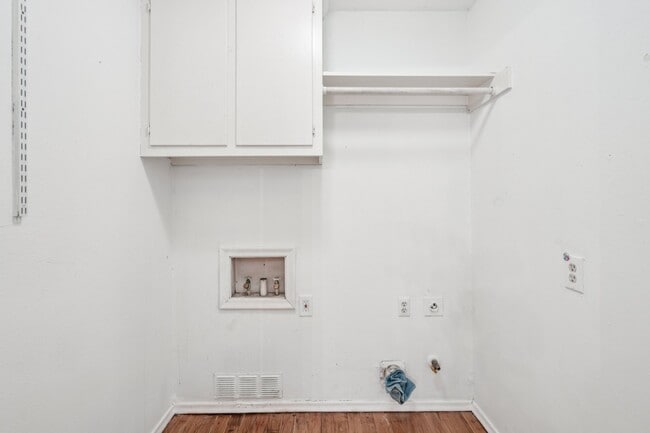 Building Photo - 4016 Willow Ridge Dr