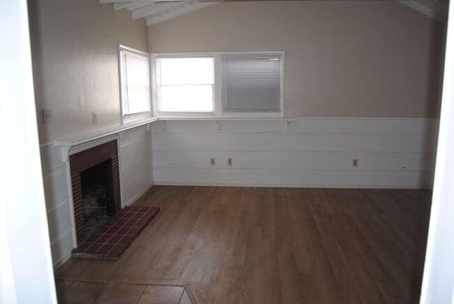 Building Photo - 40 Myrtle St