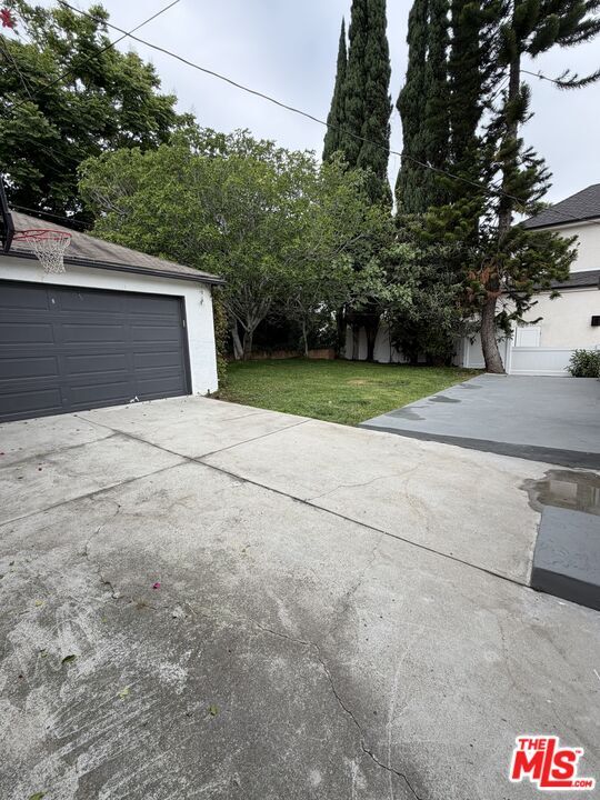 Building Photo - 9220 Monte Mar Dr