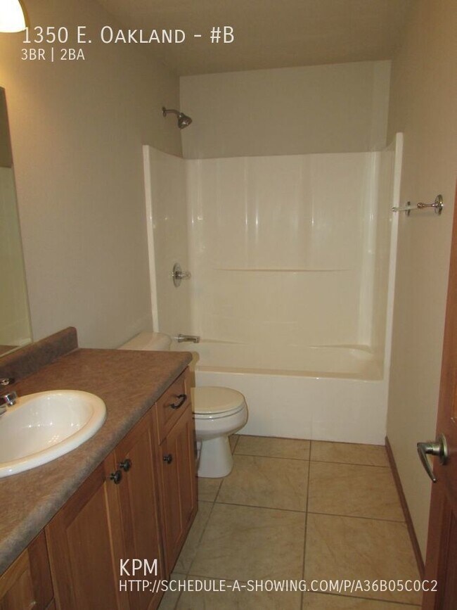 Building Photo - 1350 E. Oakland-#B