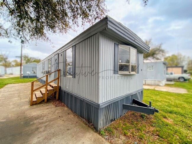 Primary Photo - For Rent: 2-Bedroom Mobile Home in Sulphur...