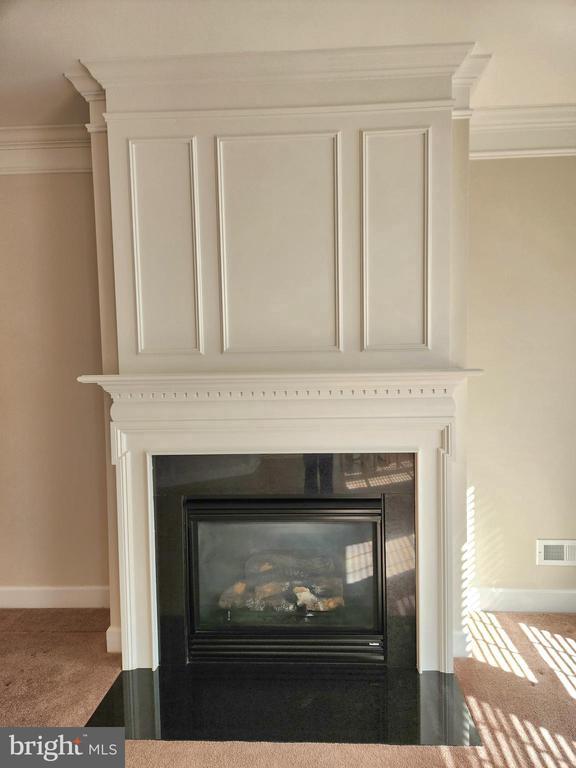 Building Photo - 20667 Golden Ridge Dr