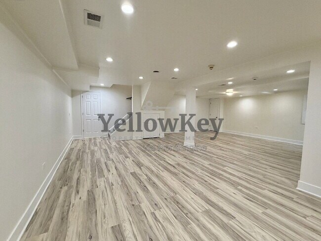 Building Photo - 11121 Indian Woods Dr