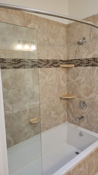 Large Soaking Tub With Shower Master Bath - 3753 W 244th St