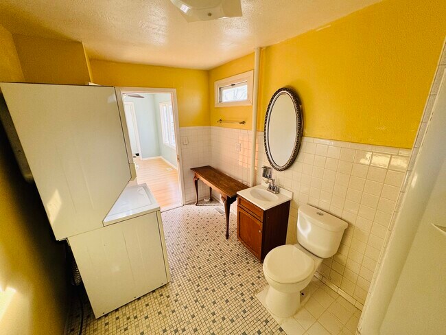 Building Photo - 42160 N 6th Ave