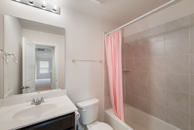 Building Photo - Private Cul-de-Sac Living with Spacious Backyard