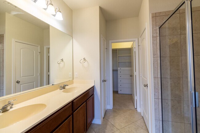 Building Photo - Gorgeous 3 bed / 2.5 bath just North of The Domain!